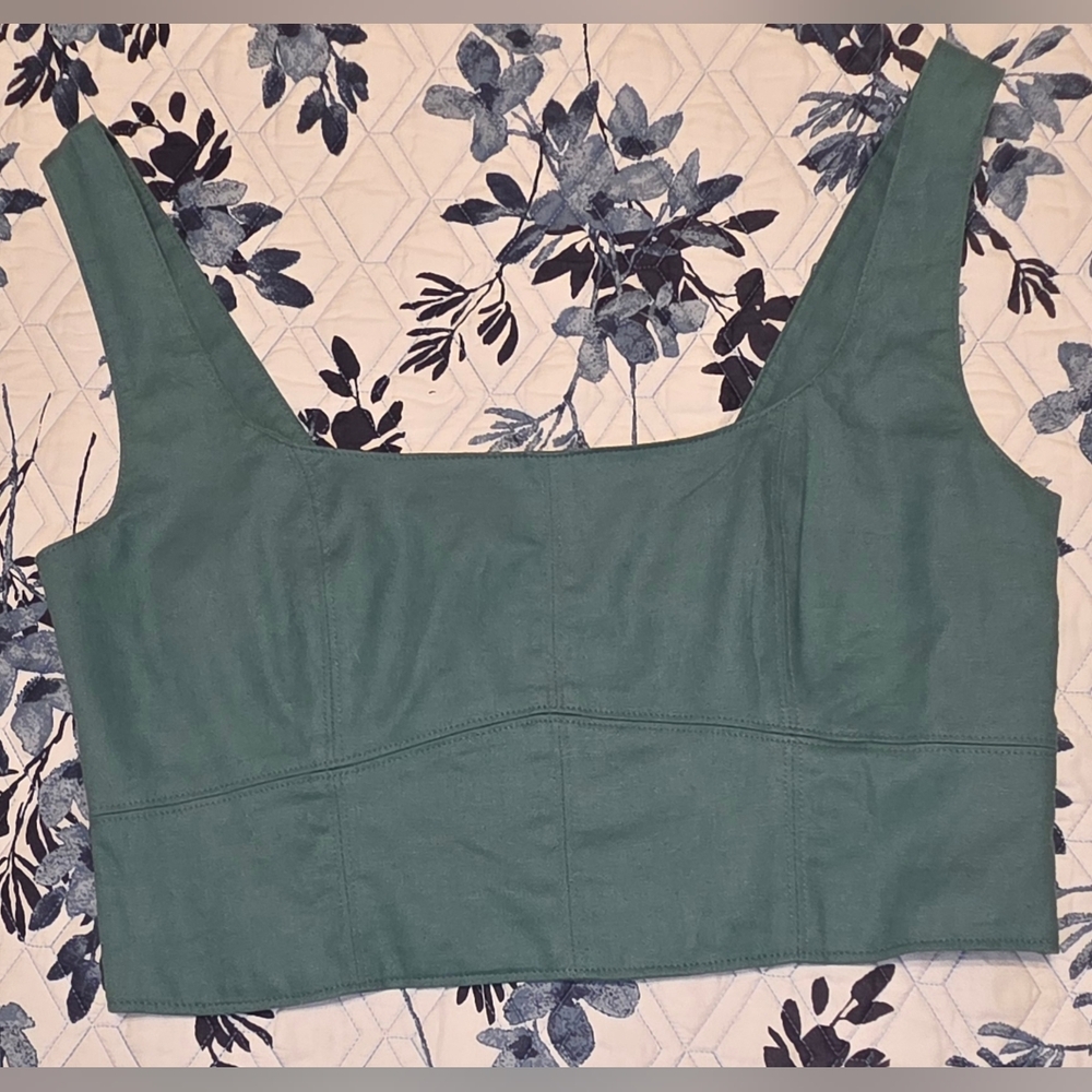 NWOT Banana Republic Green Linen Blend Crop Top | Smocked Back | Size 10 Summer - Picture 3 of 5